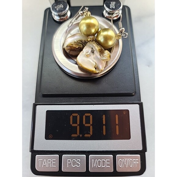 Green And Tan Beaded Shell Dangling Earrings Vintage Costume Jewelry - Picture 10 of 10